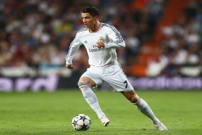 开云体育- 表现优异引发热议！，塔图姆在皇家马德里比赛中锐不可当观众掌声雷动